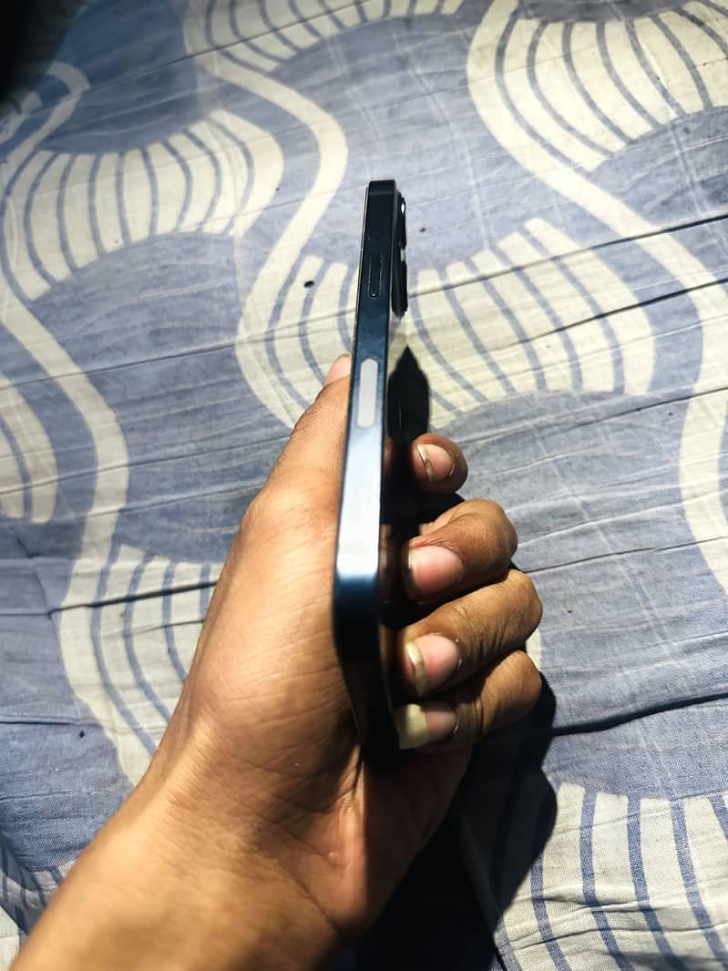 Apple iPhone 13 5