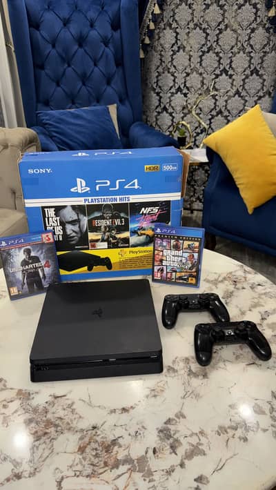 Play Station 4 Slim (PS4)