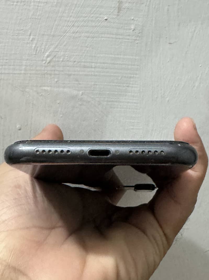 Apple iPhone 11 3