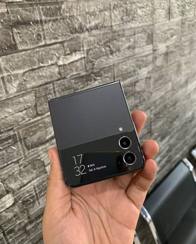Samsung Z Flip 4 256-GB PTA Approved 5G