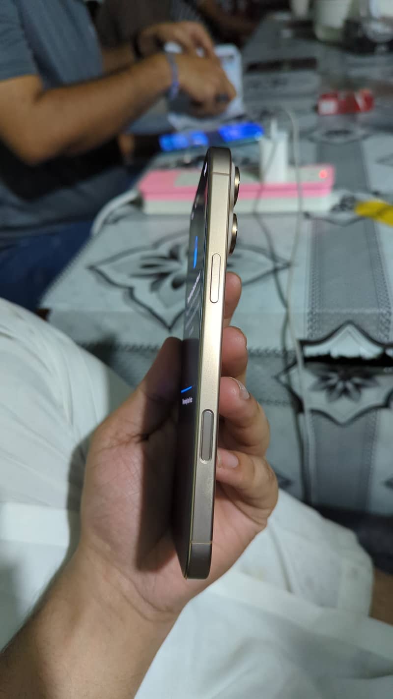 Apple iPhone 16 Pro Max 1