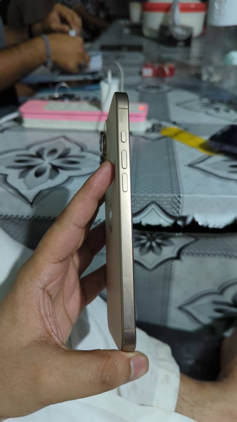 Apple iPhone 16 Pro Max 2