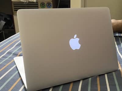 Apple Macbook Air 13” (2015) - 256GB SSD - Only 47 battery cycles New