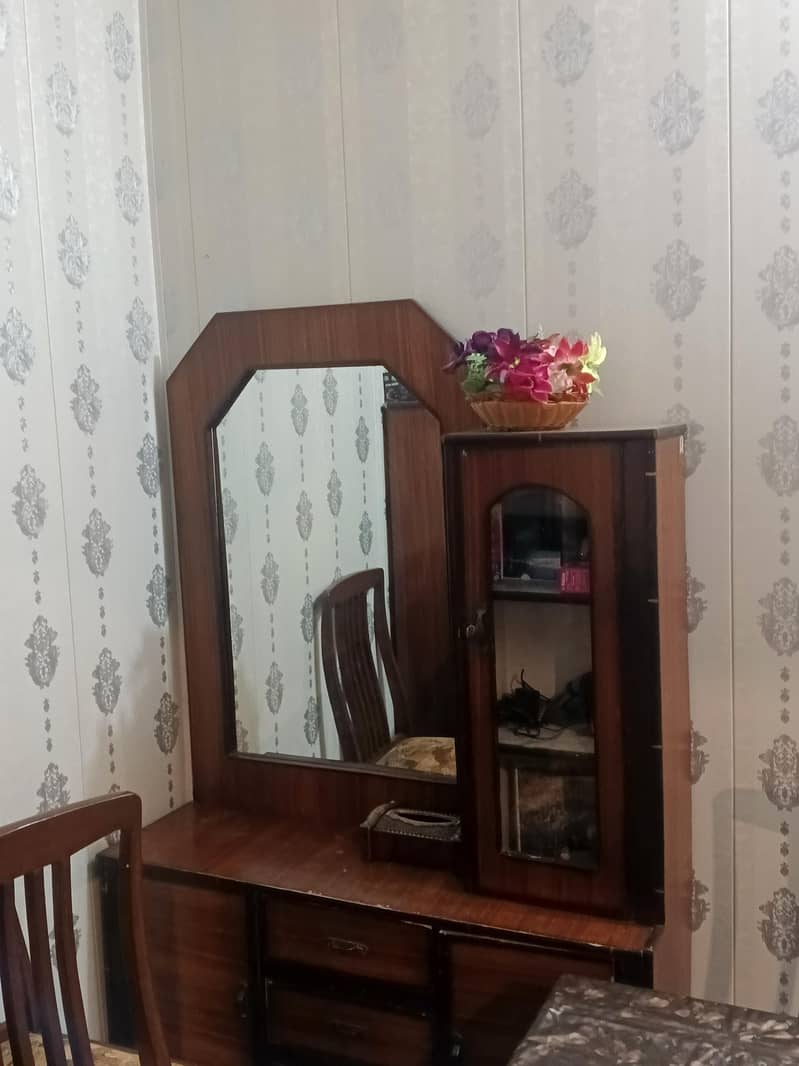 Dressing table+bartan almari 0