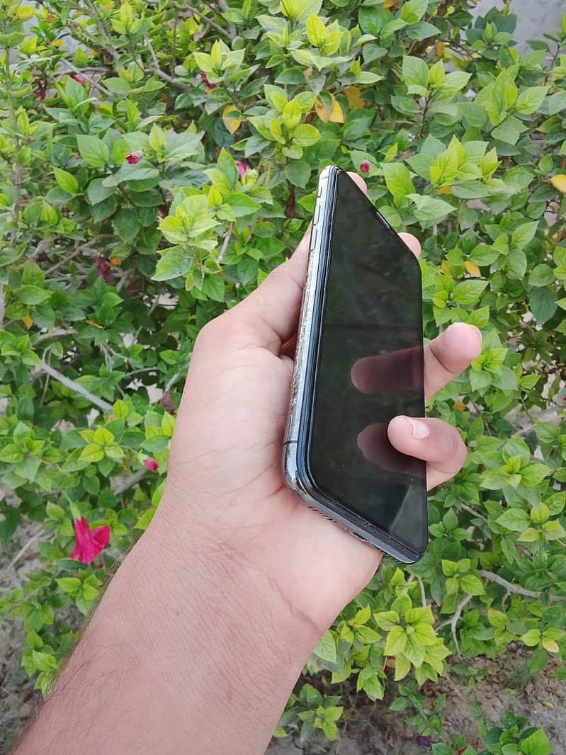 Apple iPhone X 3