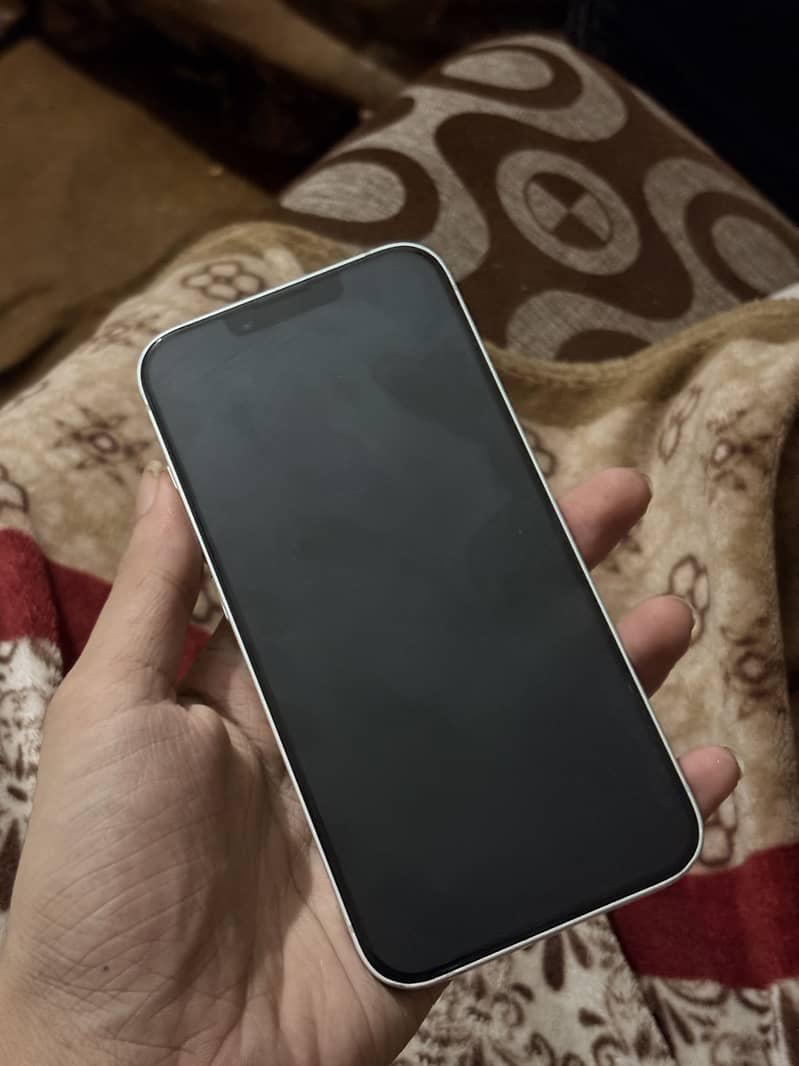 Apple iPhone 16e 2