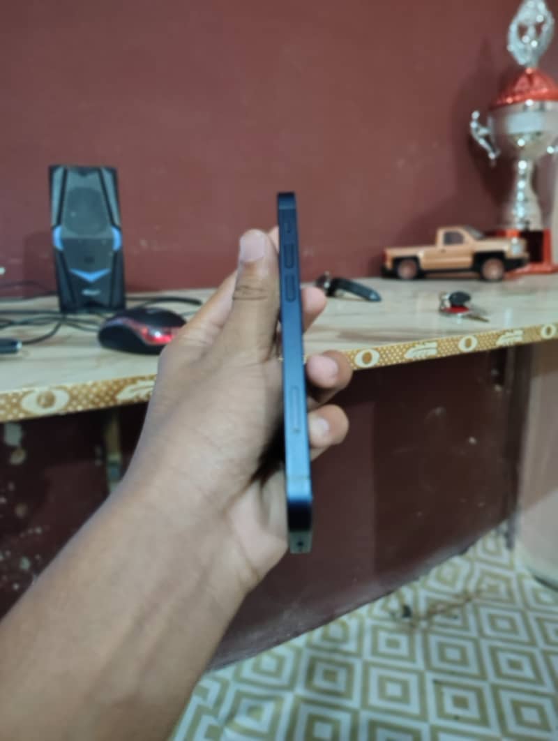 Apple iPhone 12 mini 4