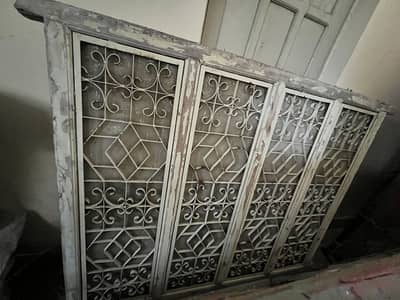 Windows in good condition