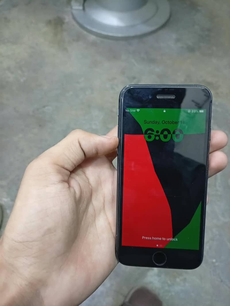 Apple iPhone 8 1
