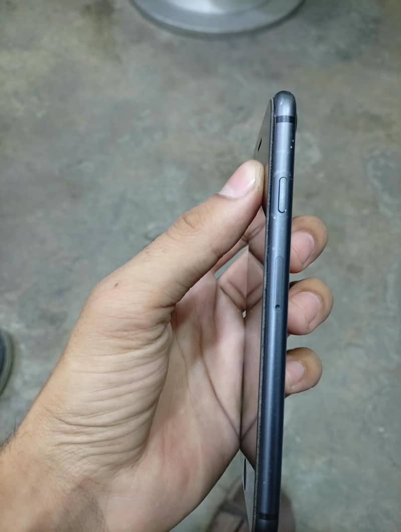 Apple iPhone 8 3