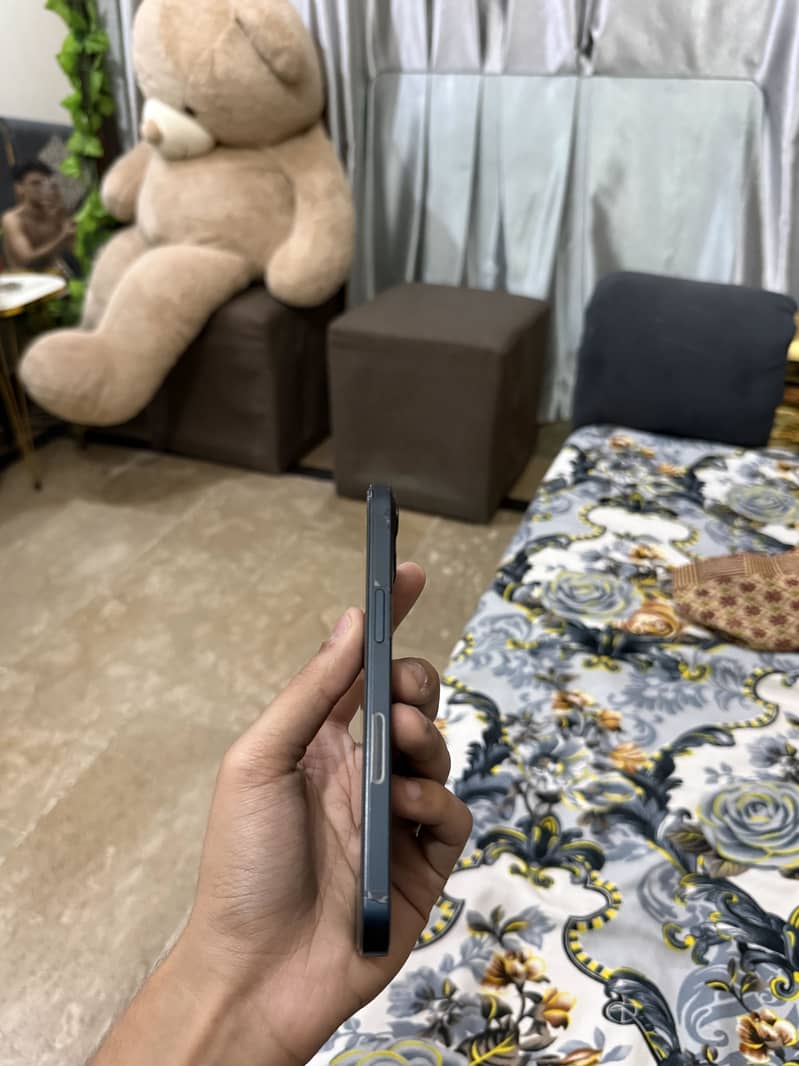 Apple iPhone 13 4