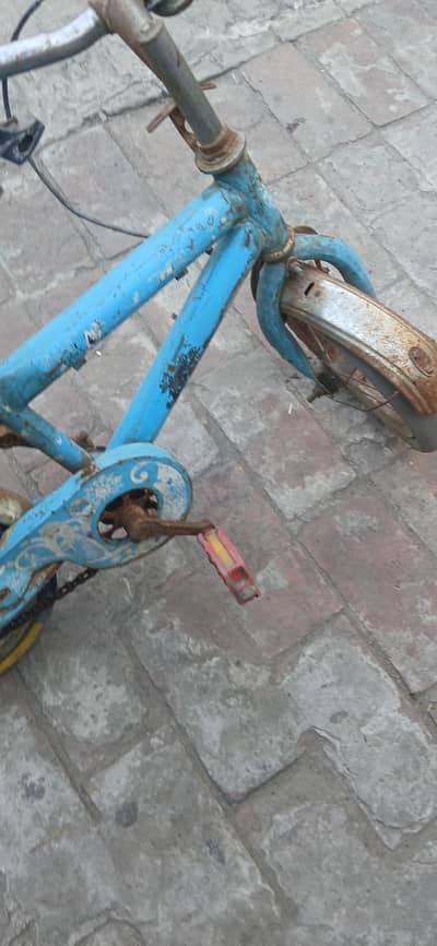 bicycle for kids 3se 4 saal k bache k liye hai