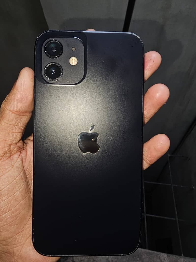 Apple iPhone 12 4