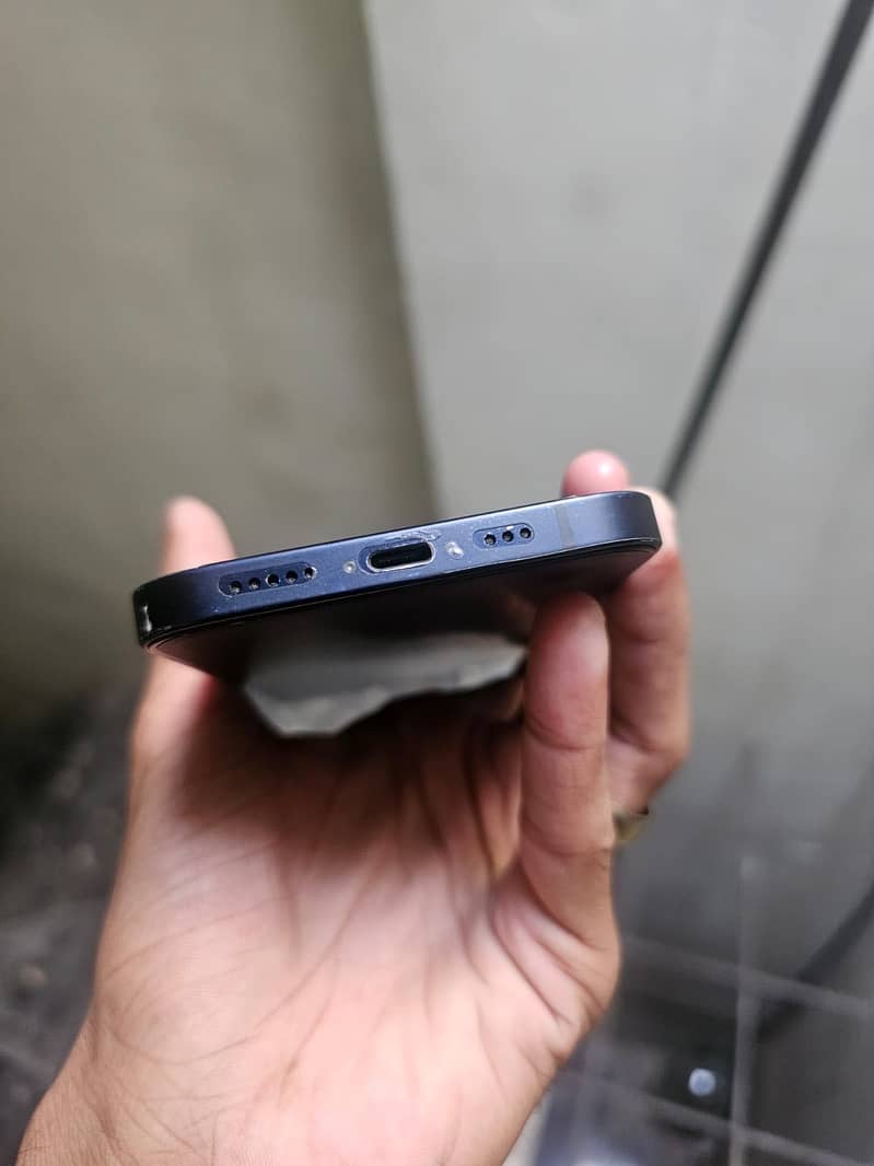 Apple iPhone 12 6