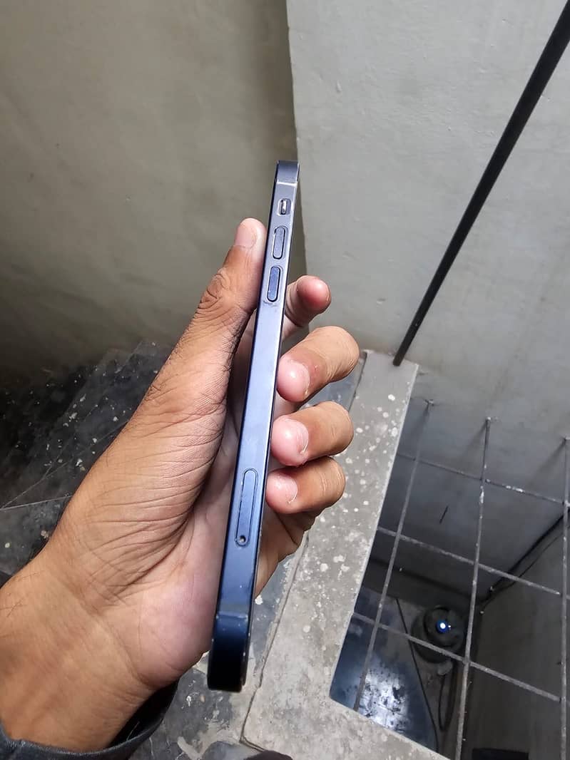 Apple iPhone 12 10