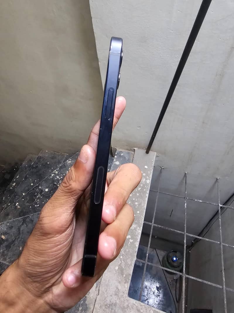 Apple iPhone 12 12