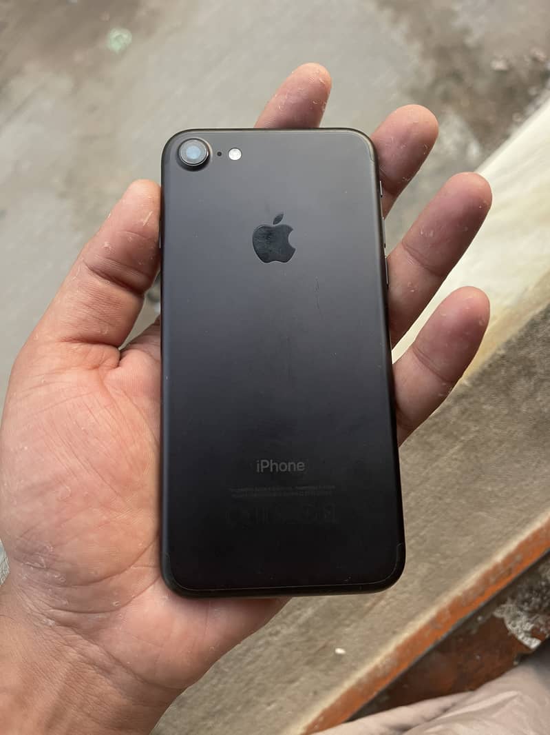 Apple iPhone 7 0