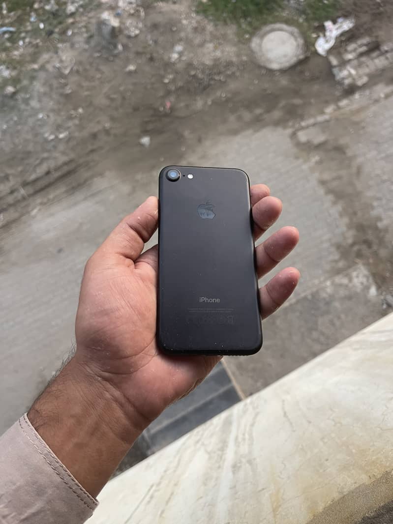 Apple iPhone 7 1
