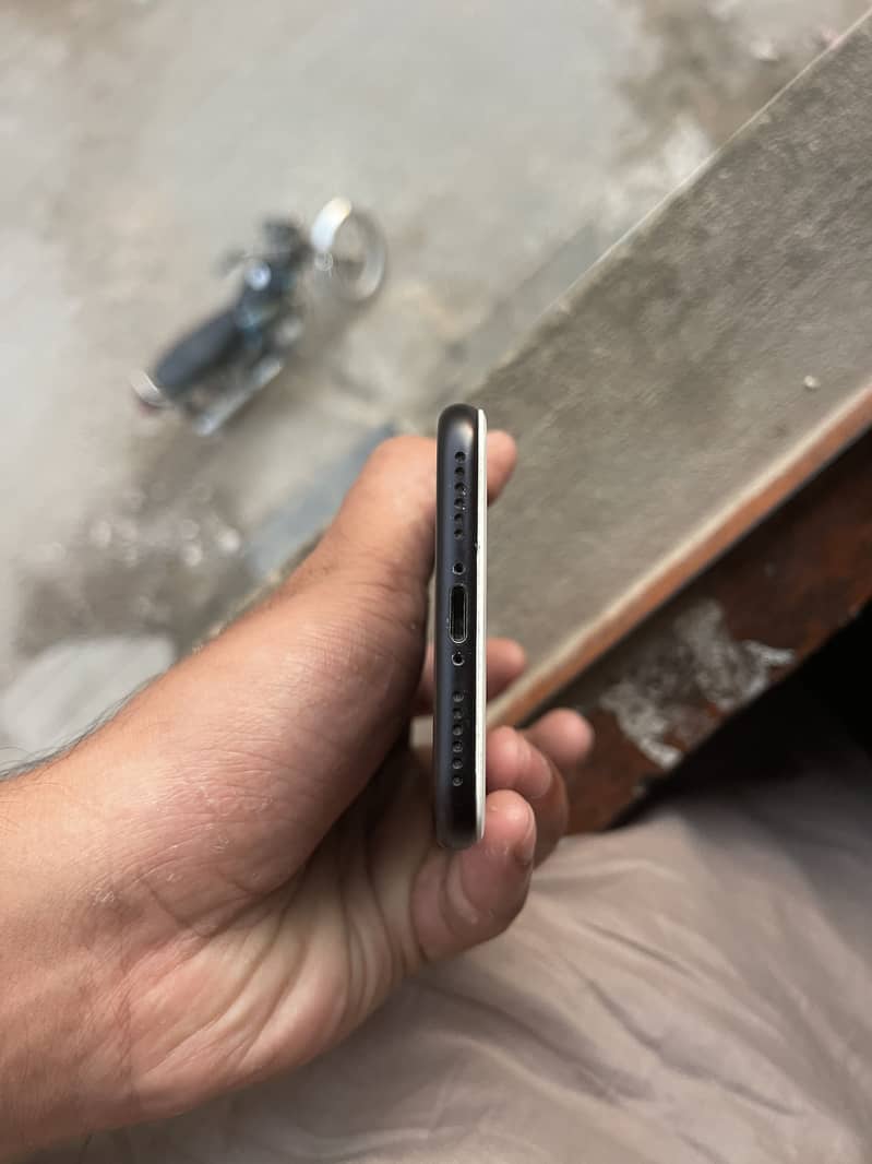 Apple iPhone 7 2
