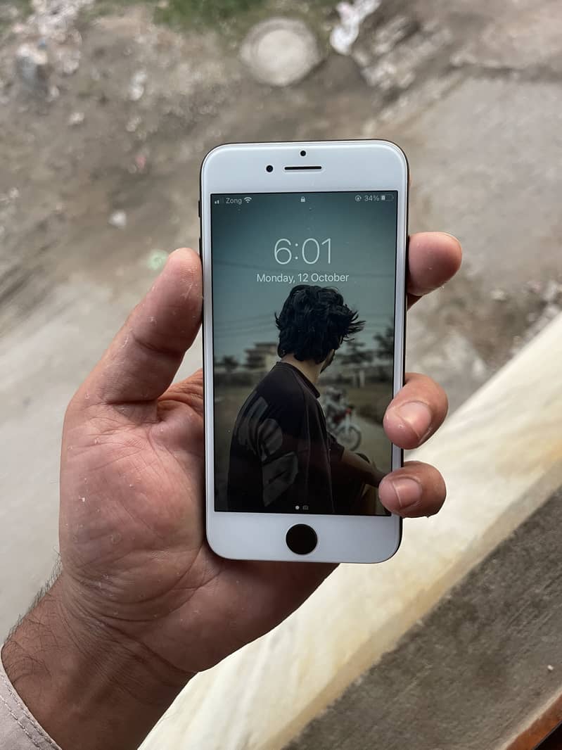 Apple iPhone 7 3