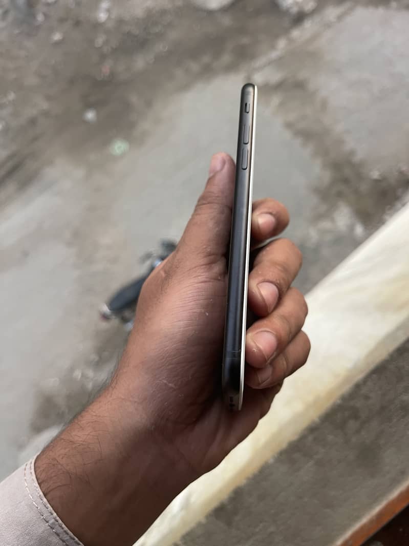 Apple iPhone 7 4