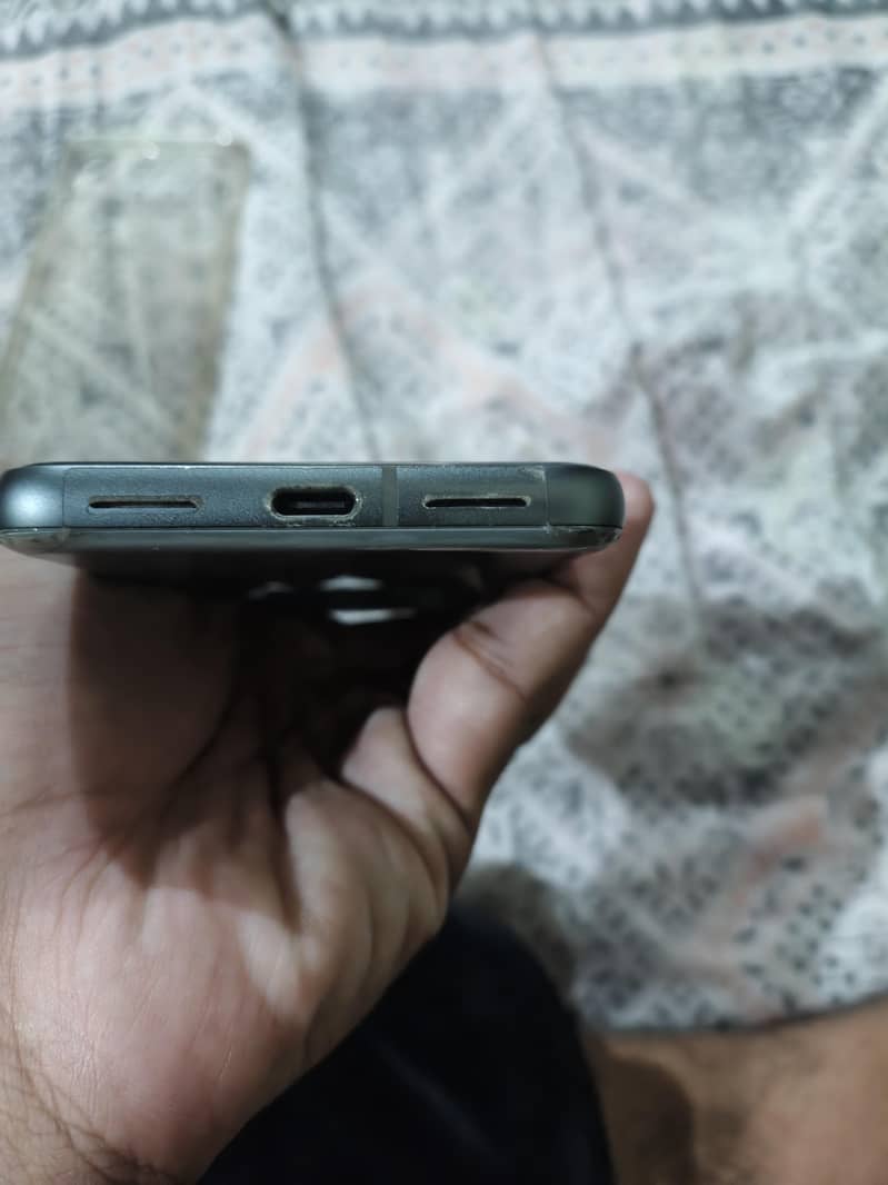 Google Pixel 8 4
