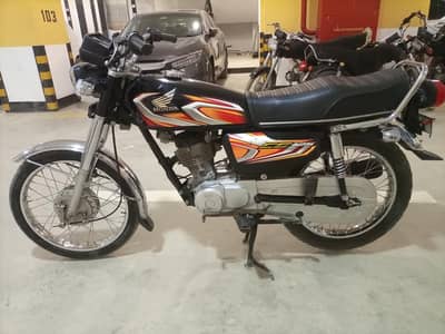 Honda 125 2022 model Karachi nmbr urgent sale 0/3/1/5/2/3/9/6/6/5/8