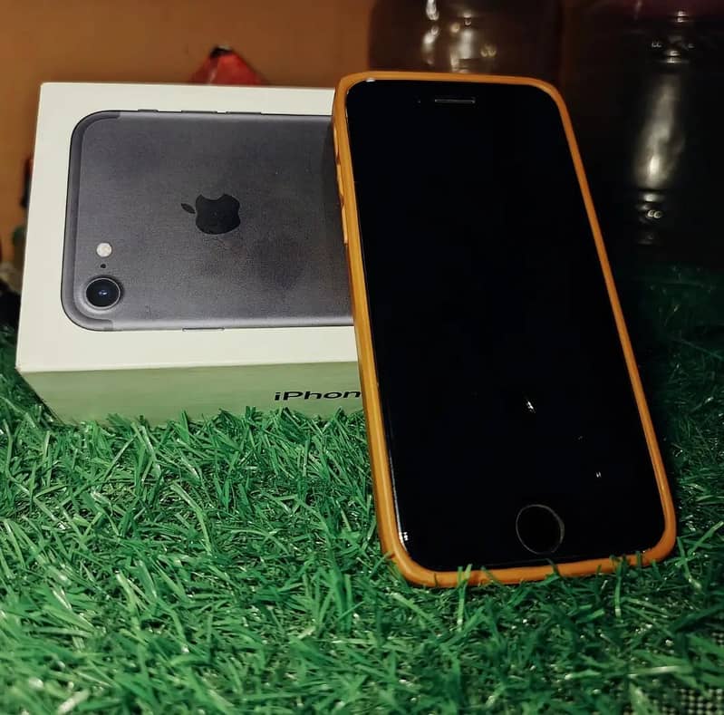 Apple iPhone 7 0