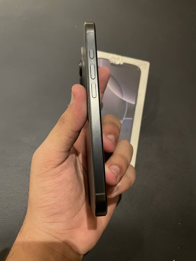 iPhone 16 Pro 3