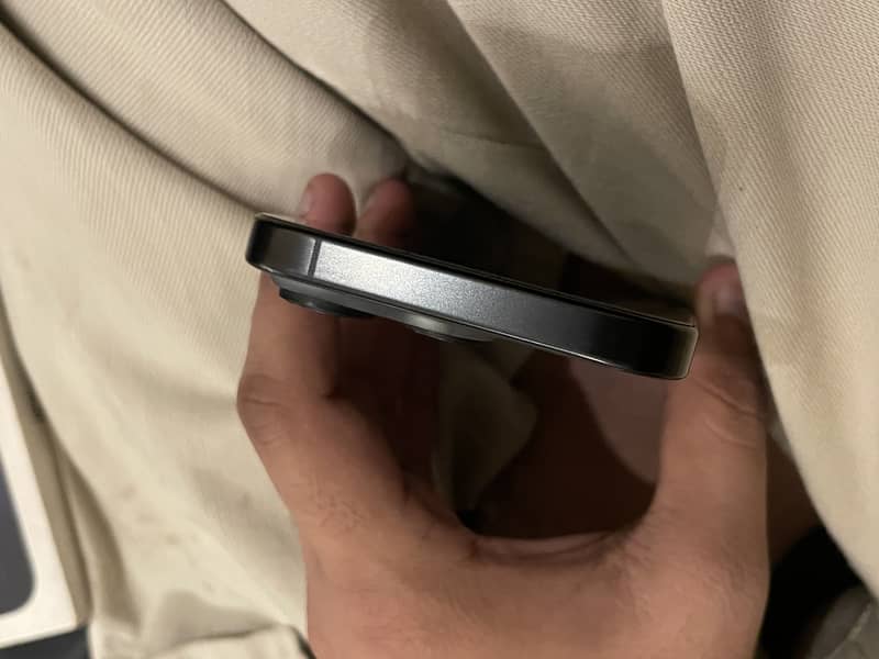 iPhone 16 Pro 4