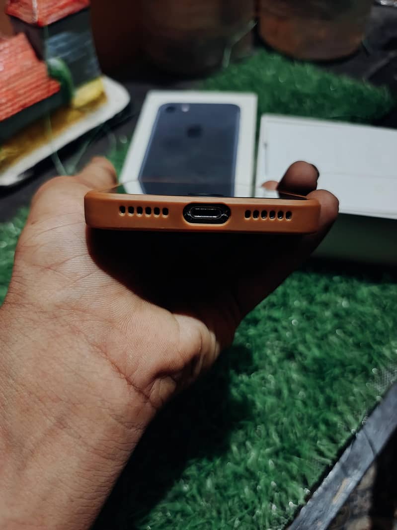 Apple iPhone 7 4