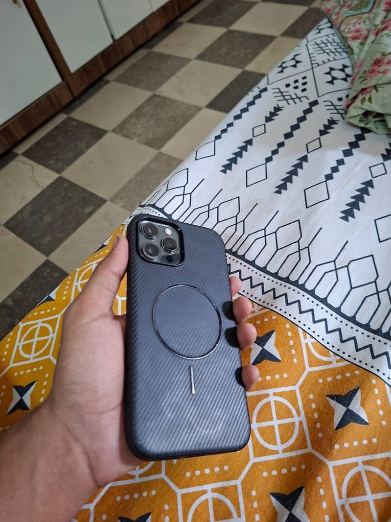 Iphone 12pro max 4