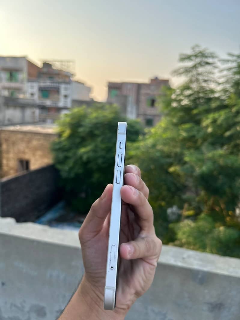 Apple iPhone 12 2