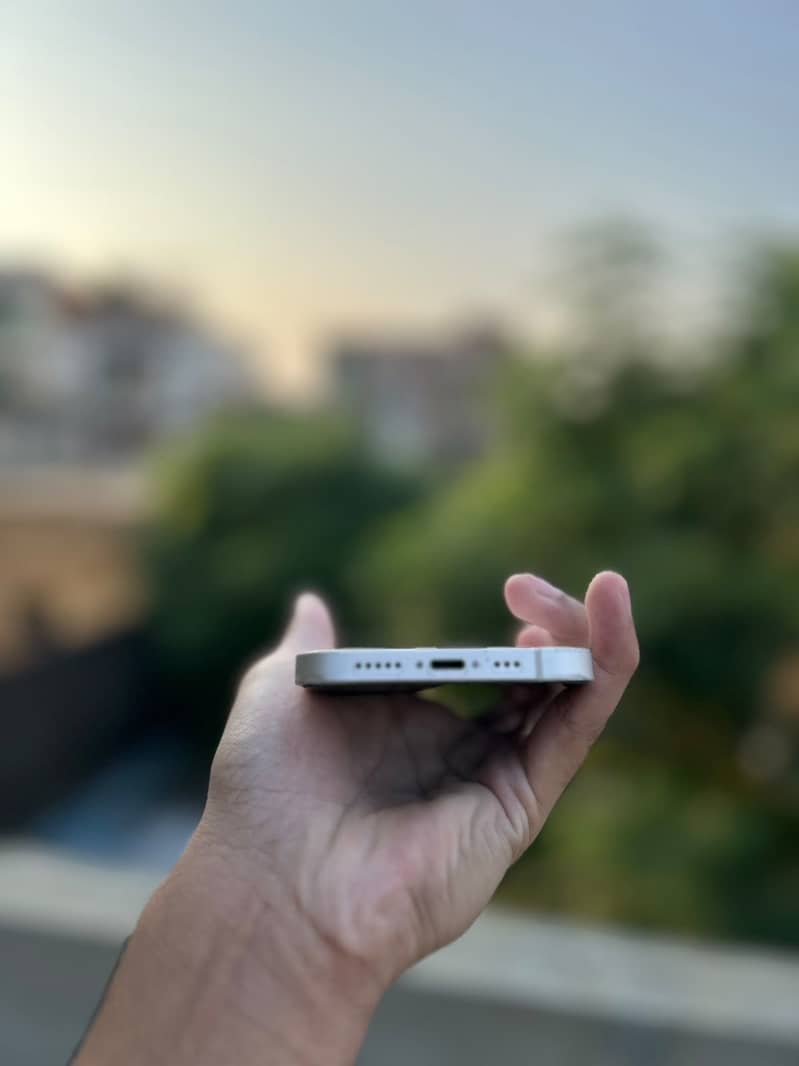 Apple iPhone 12 3