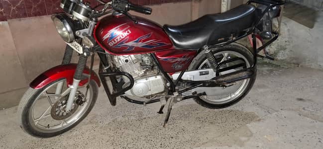 Suzuki GS 150 SE  Red  2022
