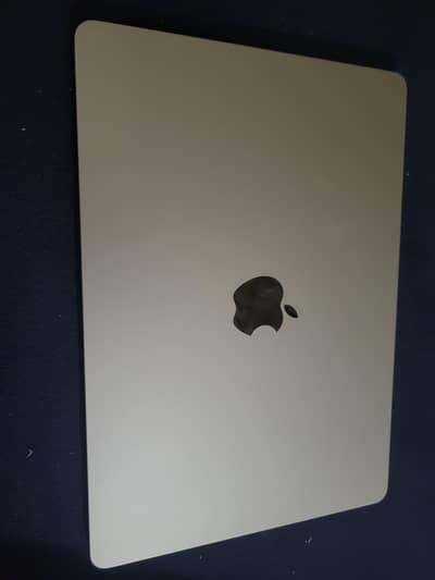 Macbook Air M3 13inch 8gb/256gb in excellent condition