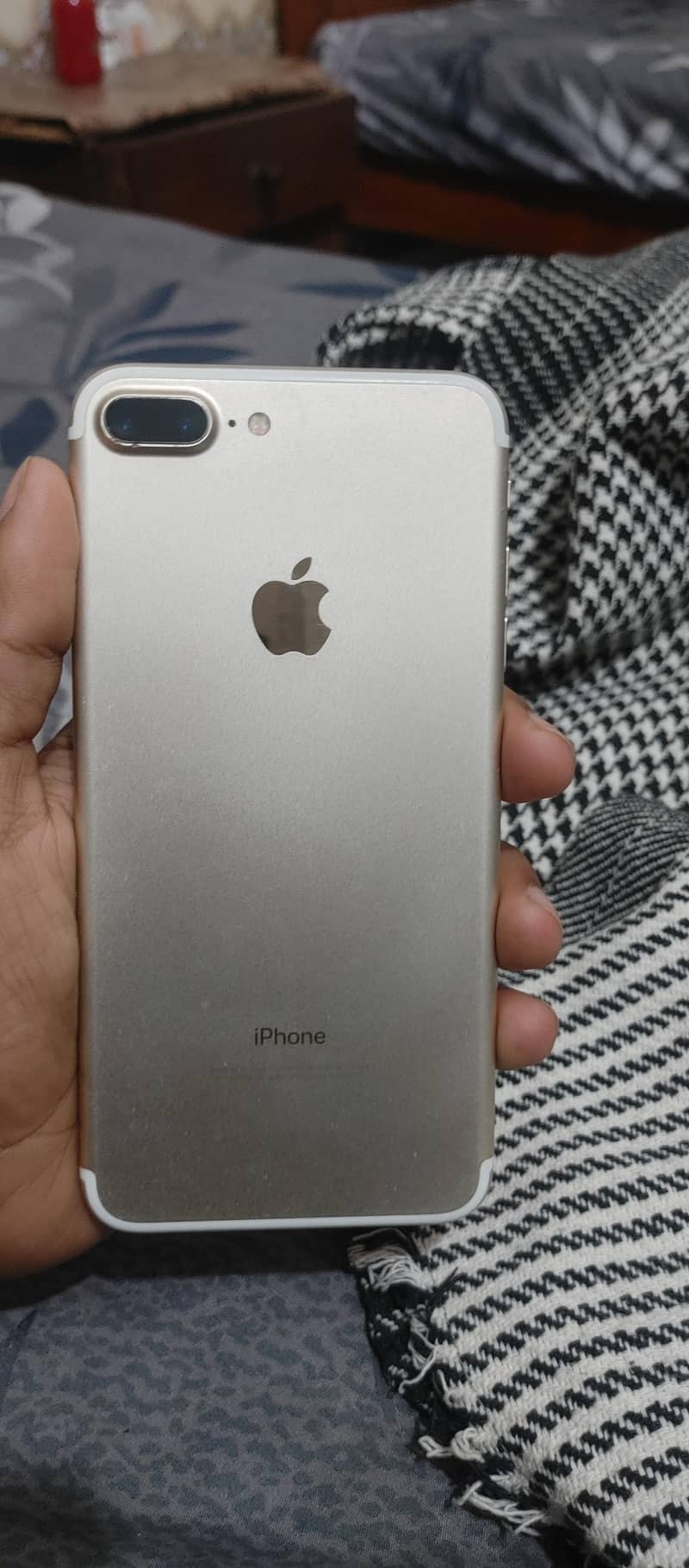 Apple iPhone 7 Plus 0