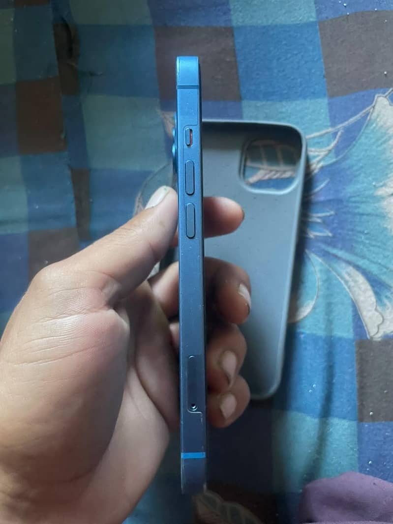 Apple iPhone 13 1