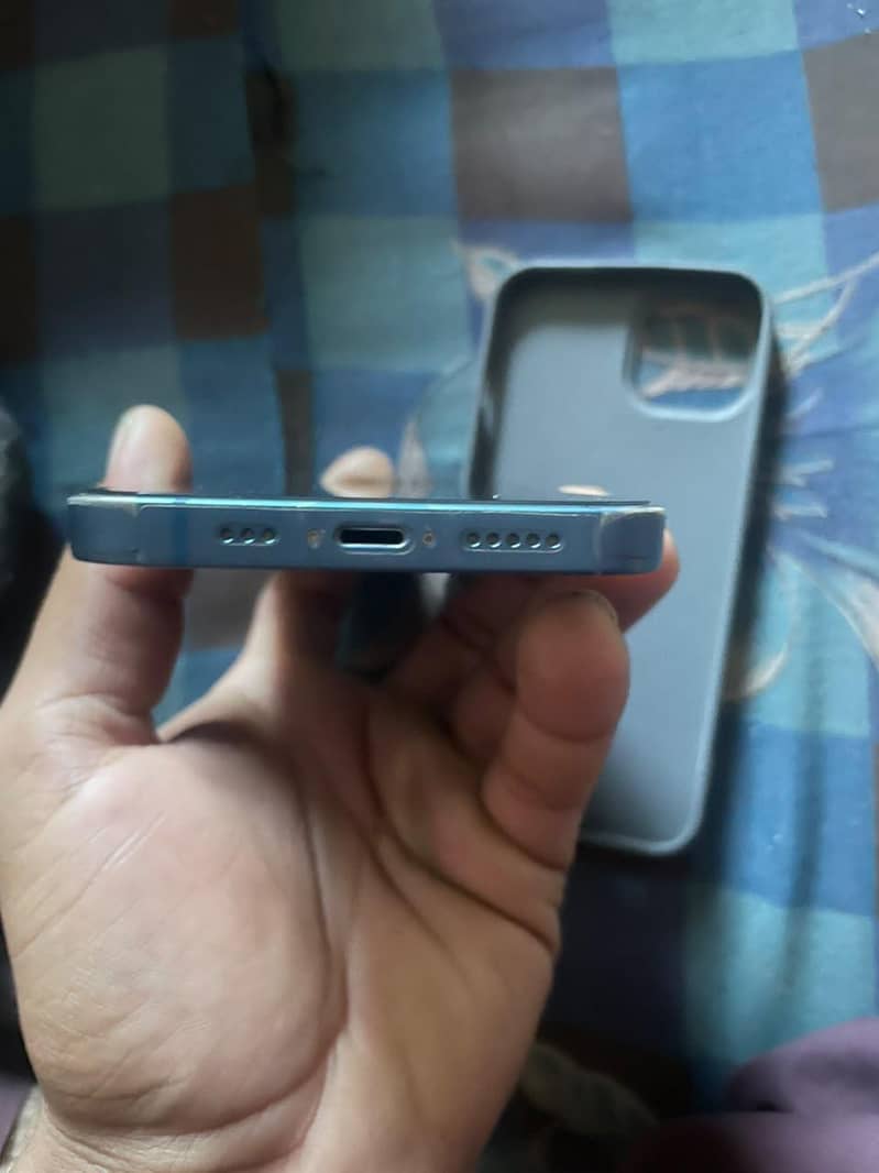 Apple iPhone 13 7