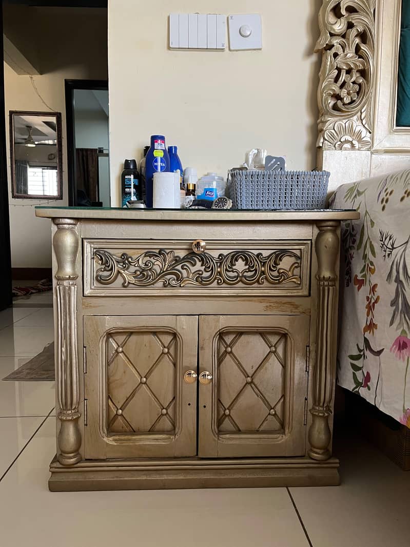 Only bad and 2 side table 2