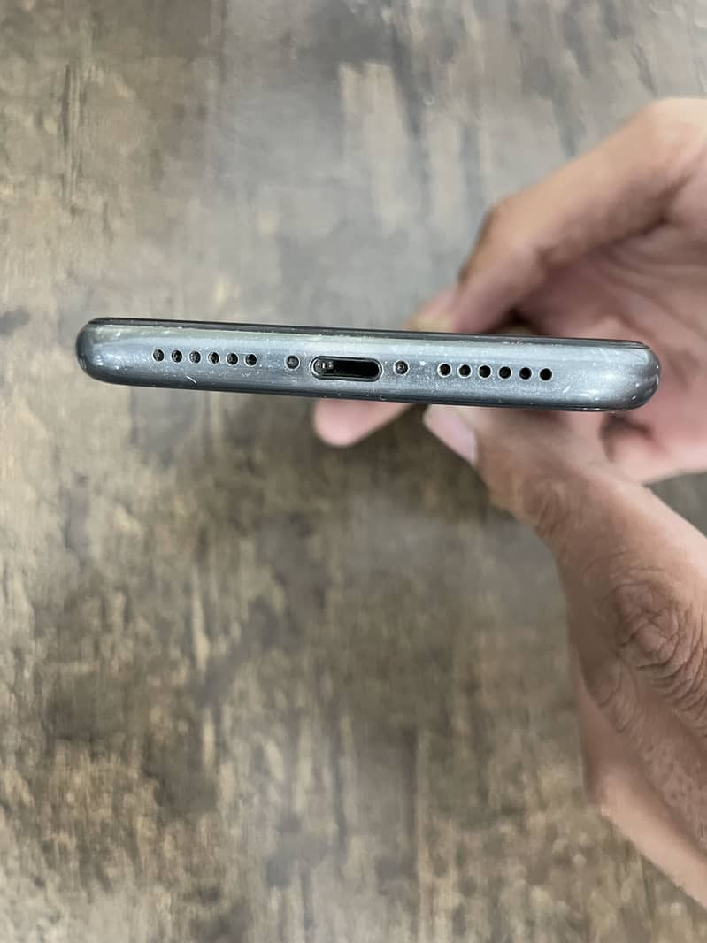 Apple iPhone 11 3