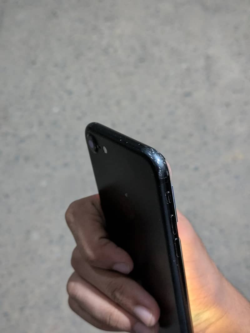 Apple iPhone 7 2