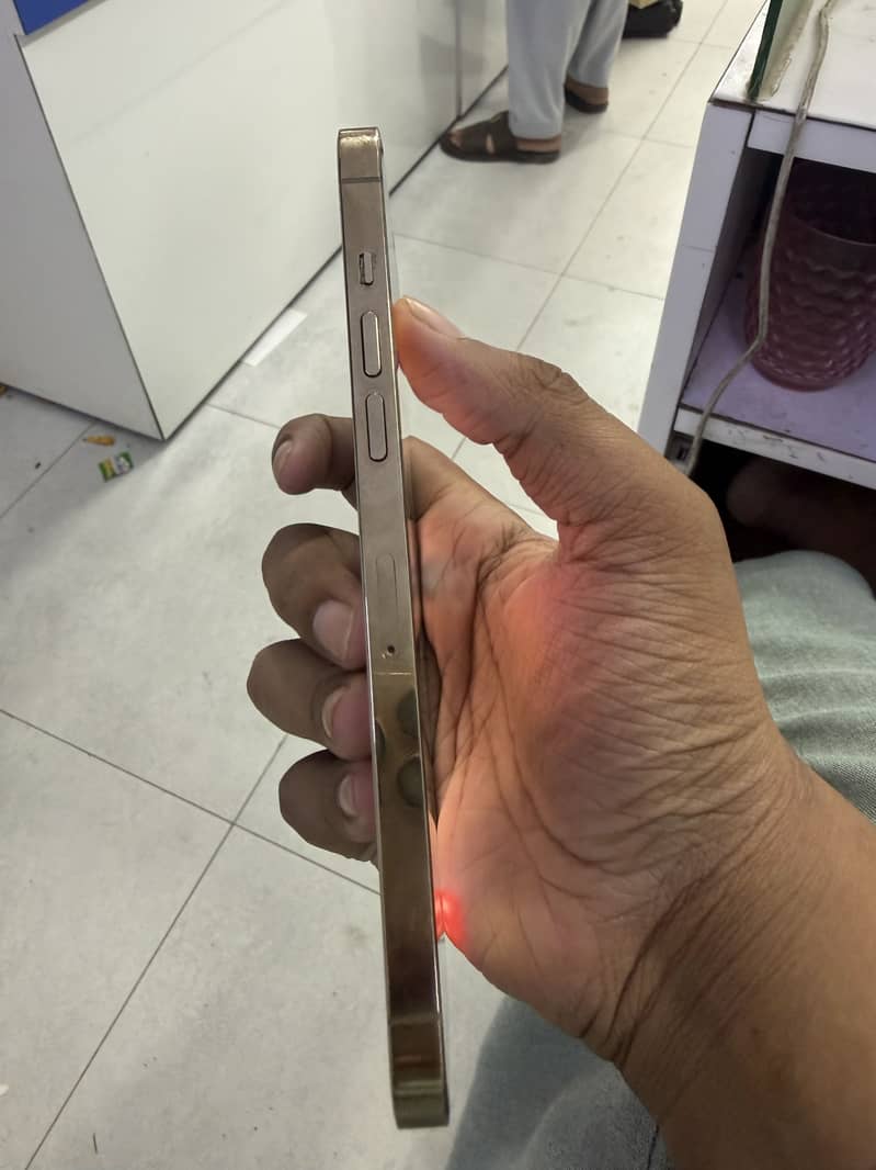 Apple iPhone 12 Pro Max 3
