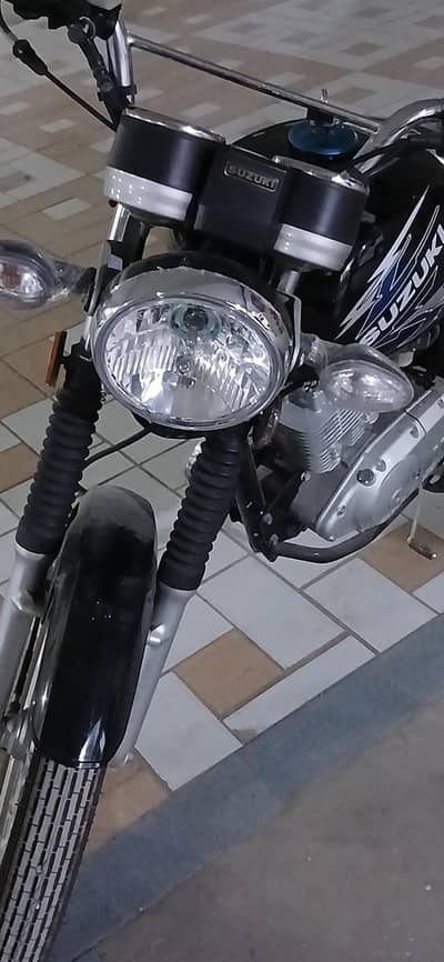 Suzuki GS 150SE likebrand new.  URGENT SALE