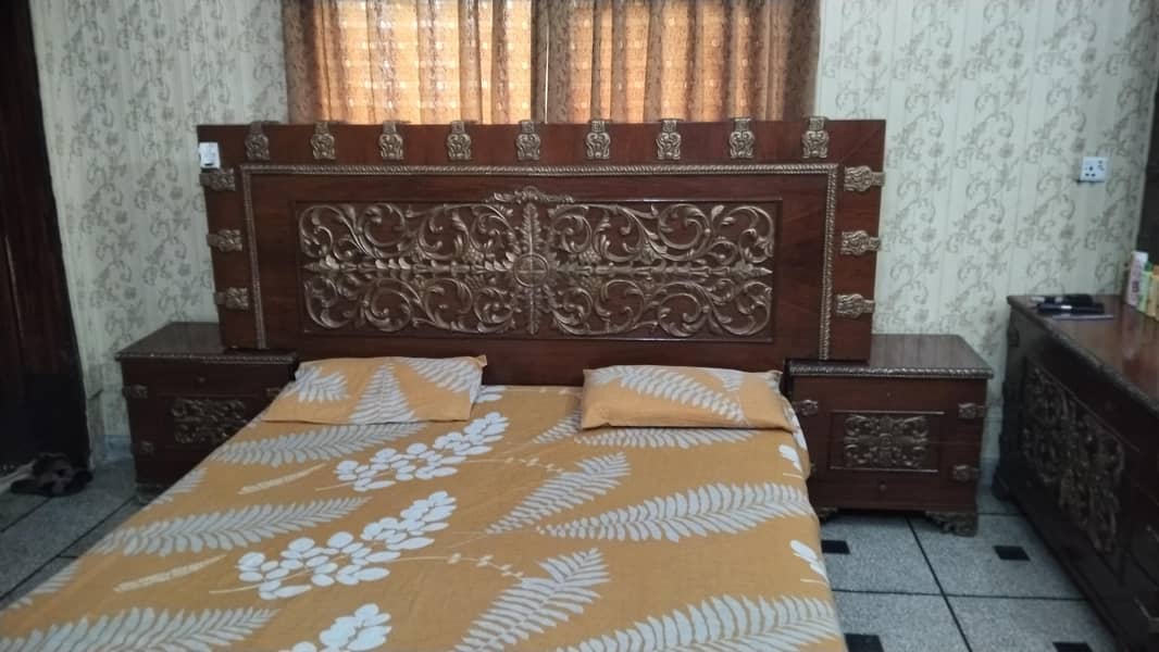 Double bed Excellent condition without mattress 0