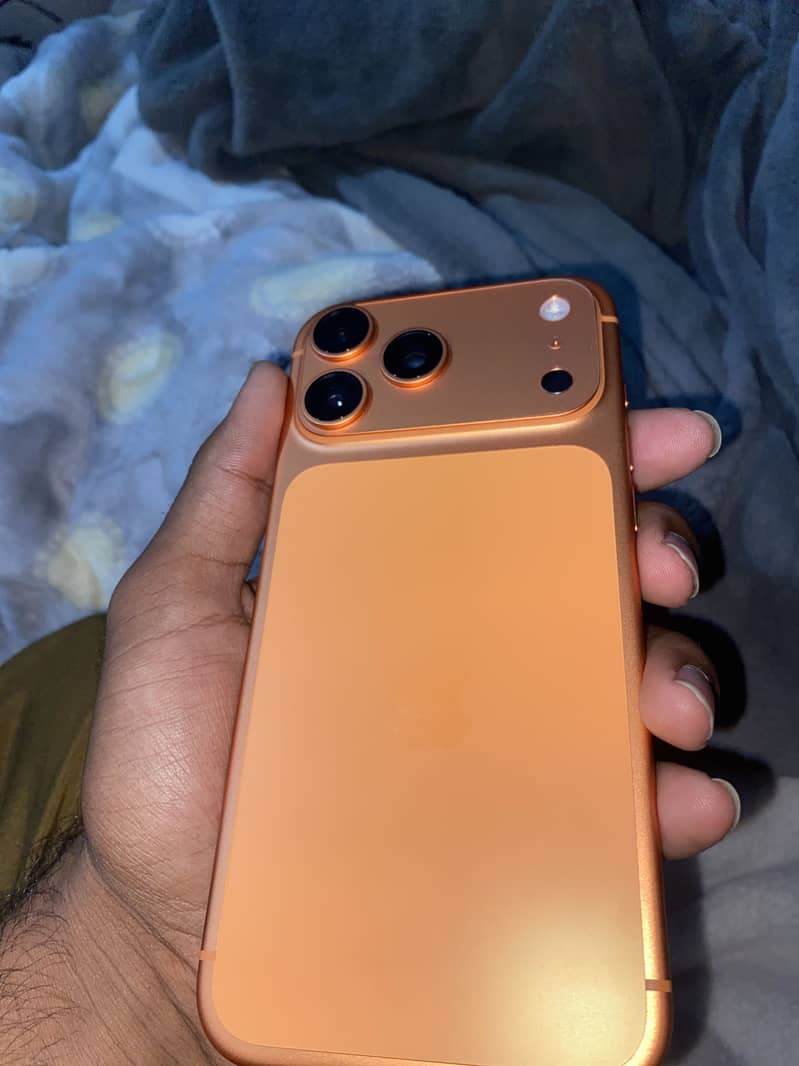 Apple iPhone 17 Pro Max 4