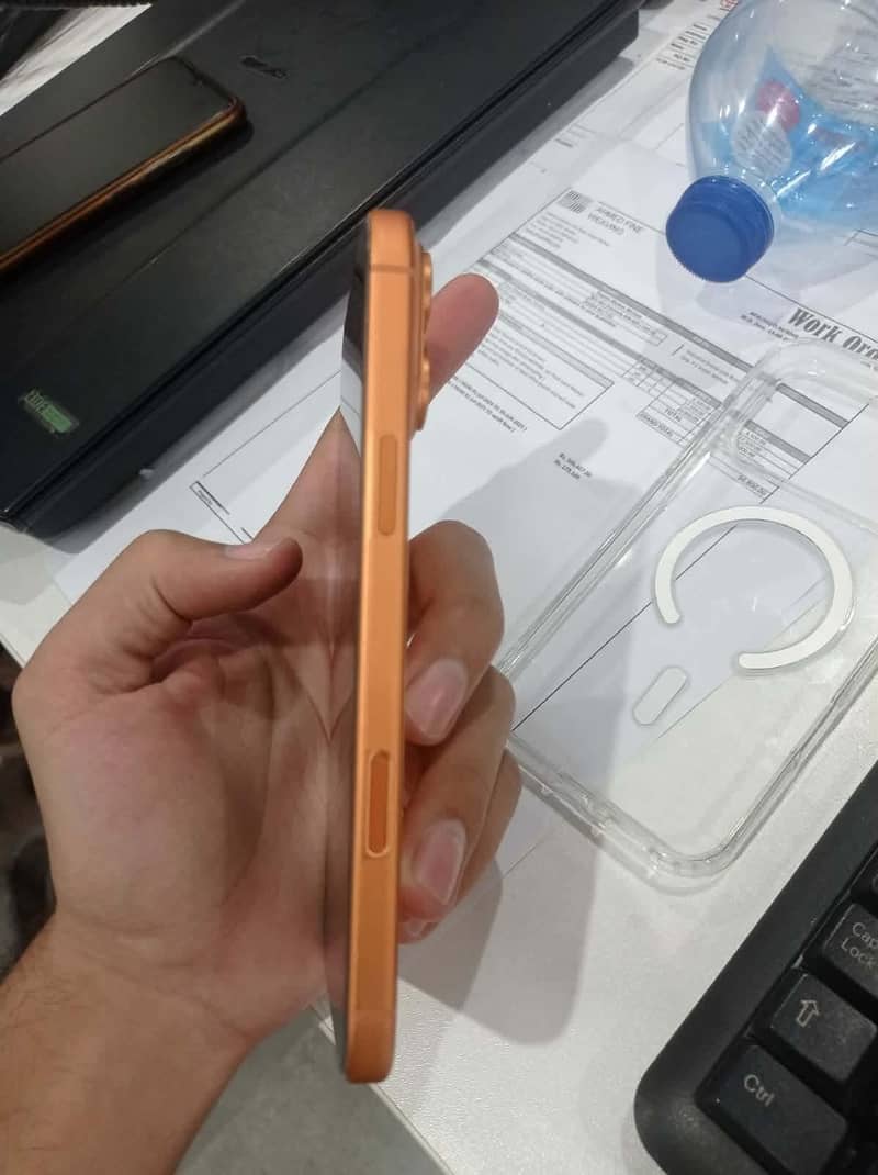 Apple iPhone 17 Pro Max 12