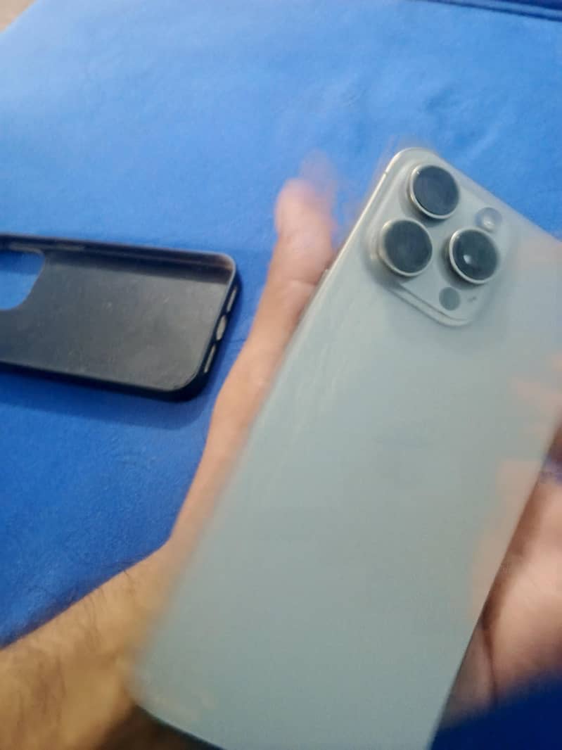 Apple iPhone 15 Pro Max 0