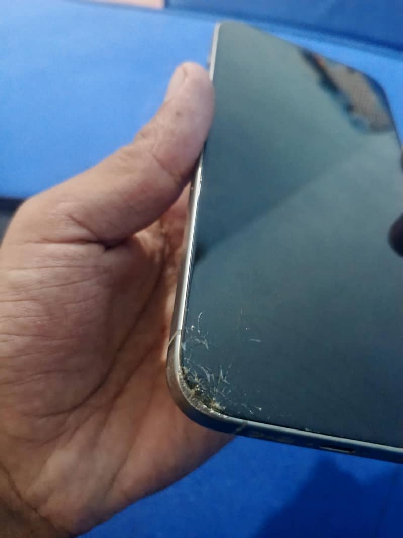Apple iPhone 15 Pro Max 2