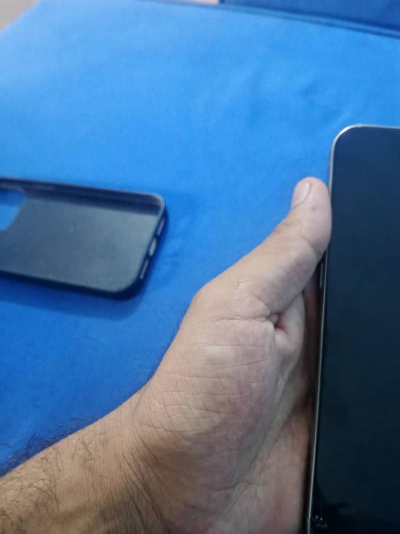 Apple iPhone 15 Pro Max 3